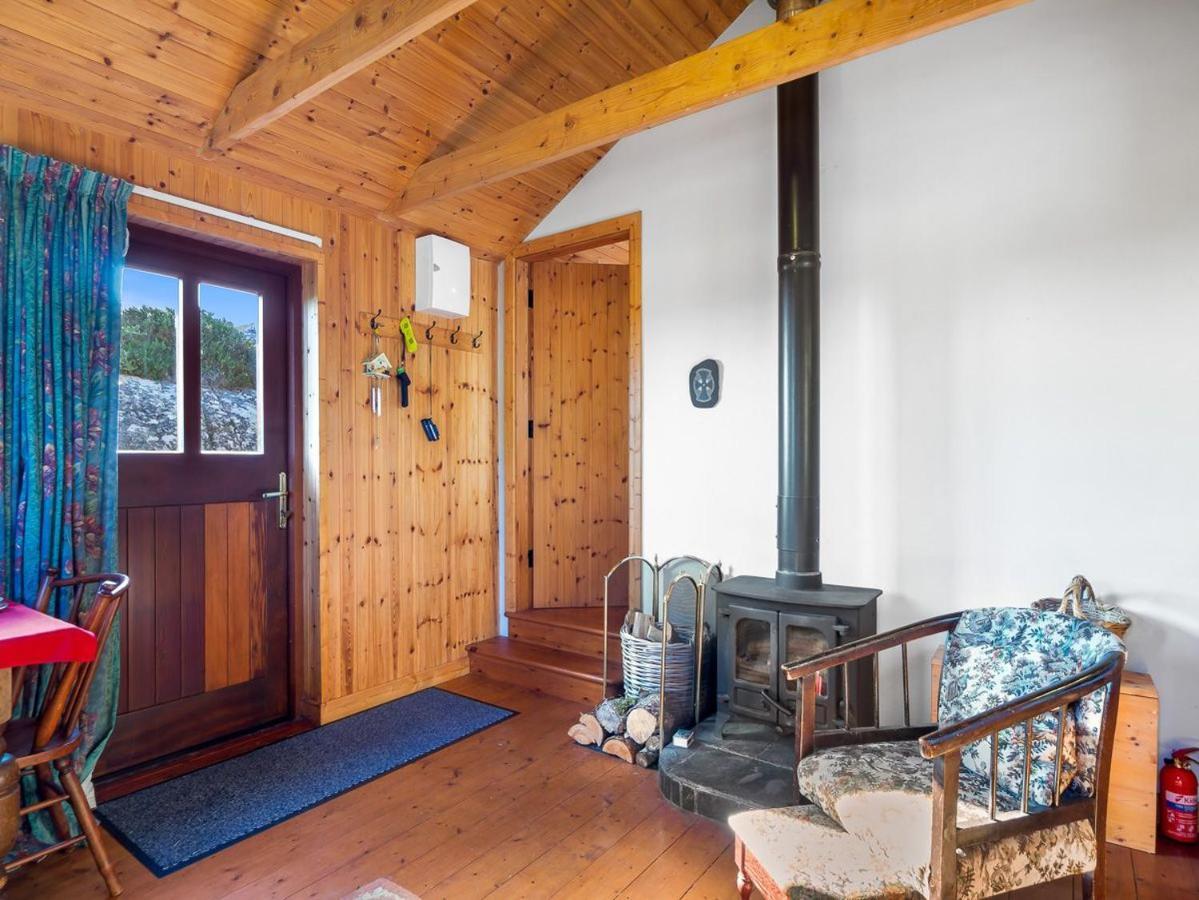 Seaside Log Cabin, Carna Exterior photo